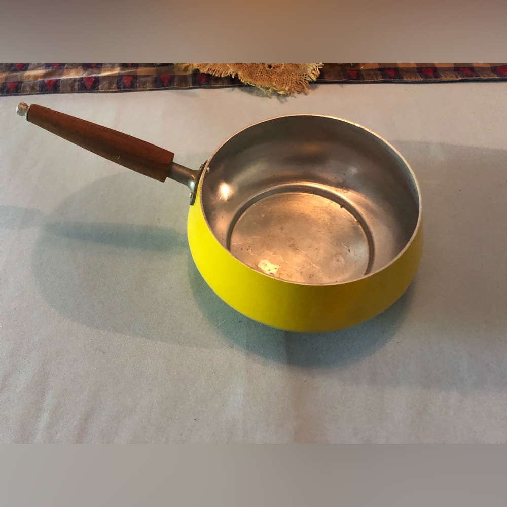 Retro Vintage Aluminum Fondue Pot with wooden handle